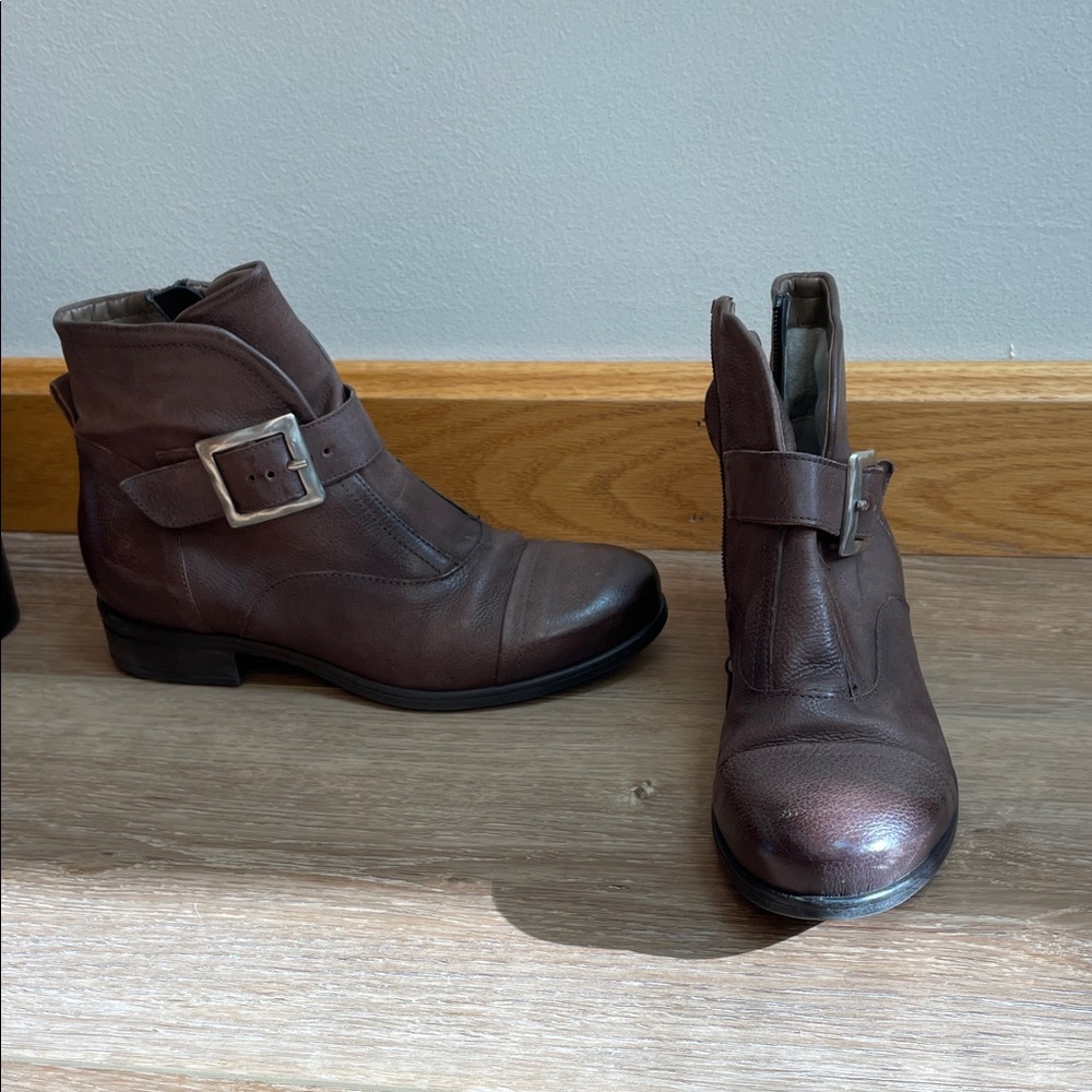 Women's Brown Leather Ankle Boots Miz Mooz New York City excellent condition